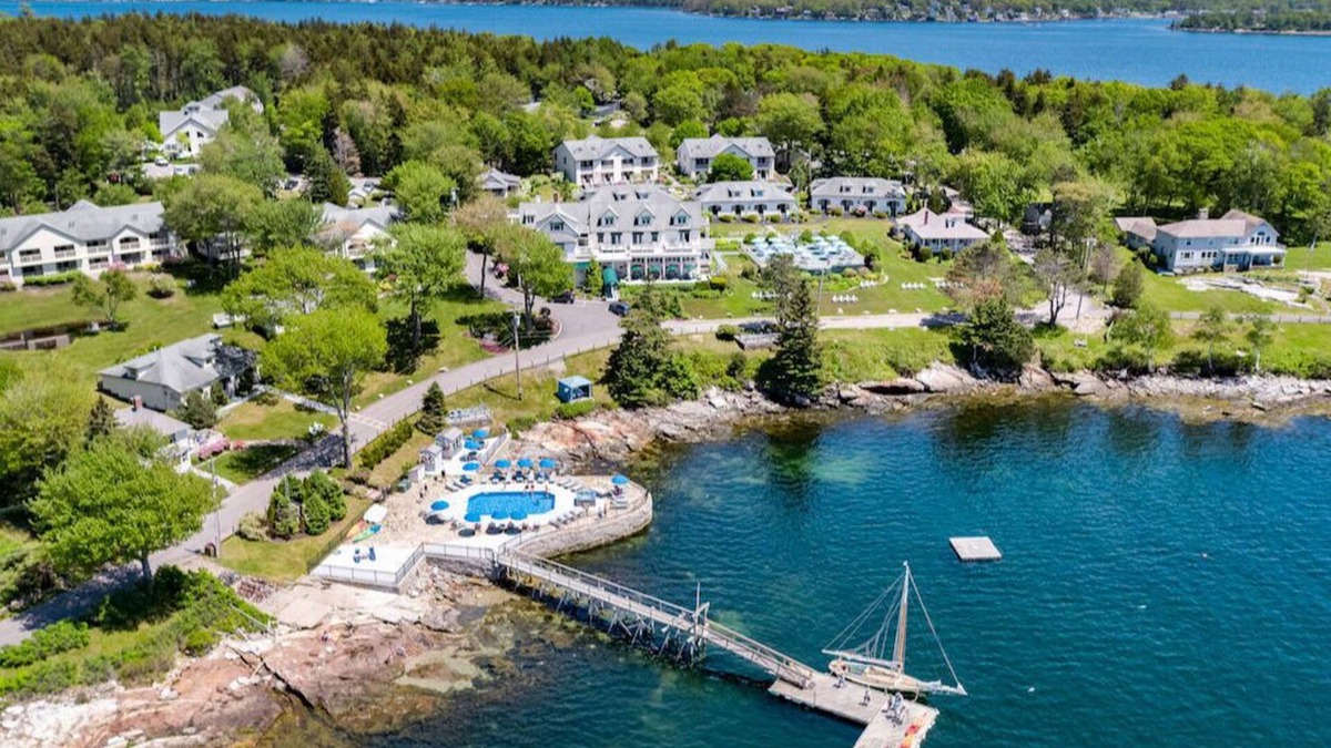 Boothbay Harbor Cabin | Woodland ADA Lodge | Spa Access | No Hidden Fees