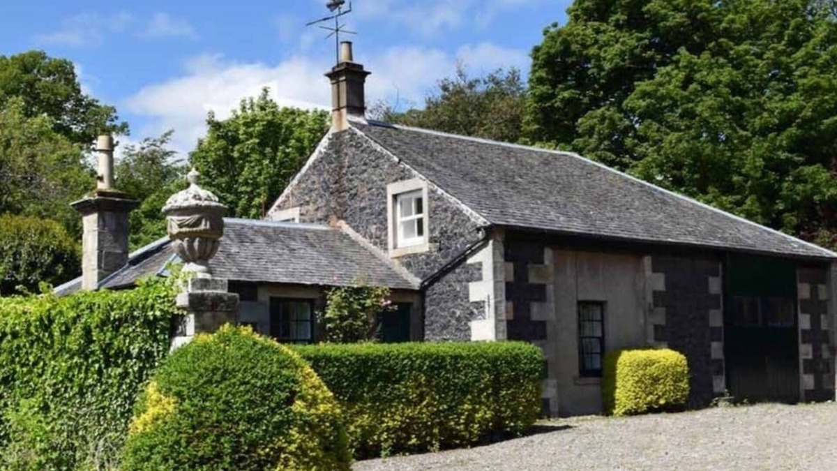 Leven House | Woodland Cottage Charleton Estate