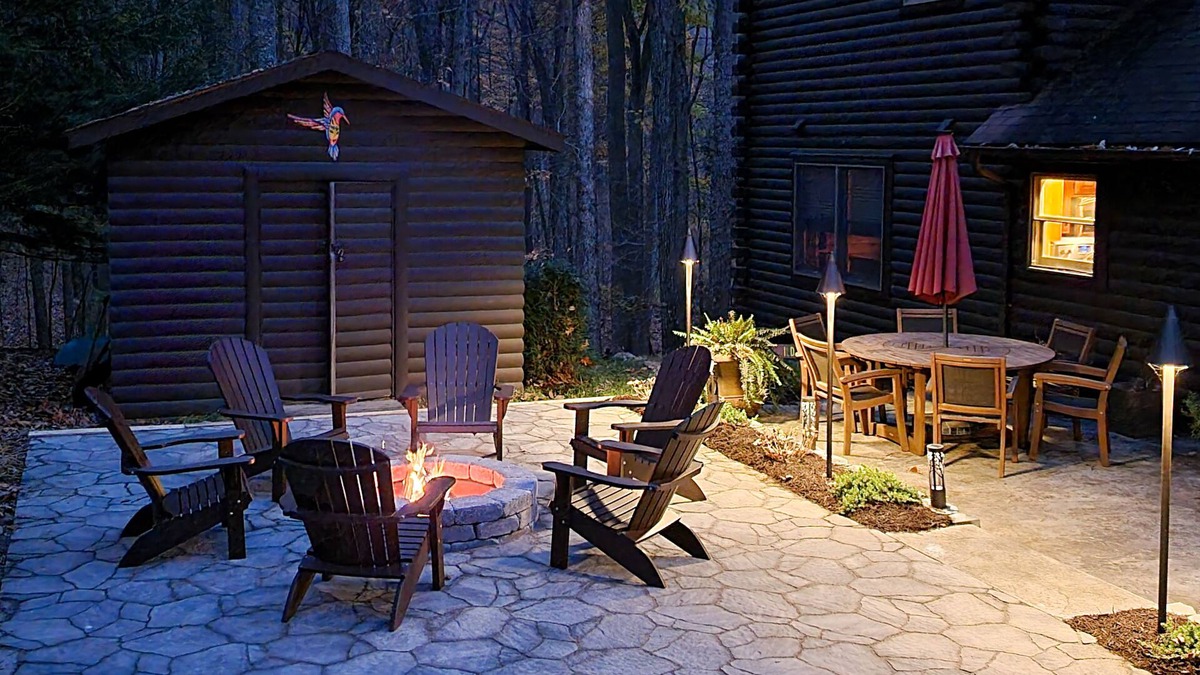 Oakland Cabin | Woodland cabin with private hot tub, firepit & foosball table
