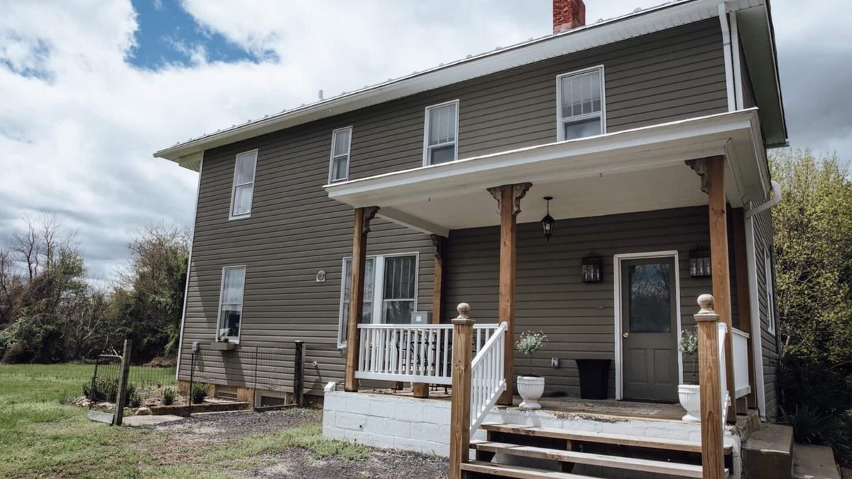 Singers Glen House | Woodland Gap is a large 3BR/2B house that has been in our family for generations