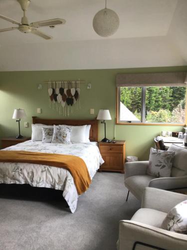 Hokitika Bed & Breakfast | Woodland Glen Lodge B&B
