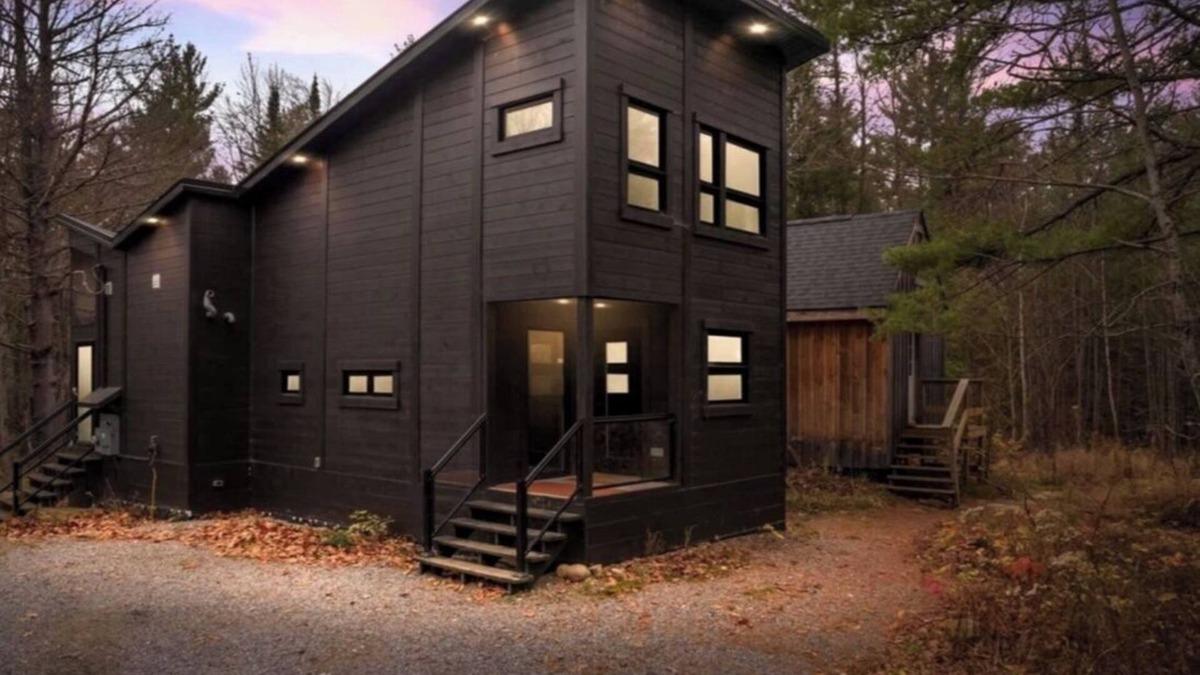 Gravenhurst House | Woodland Muskoka Tiny House