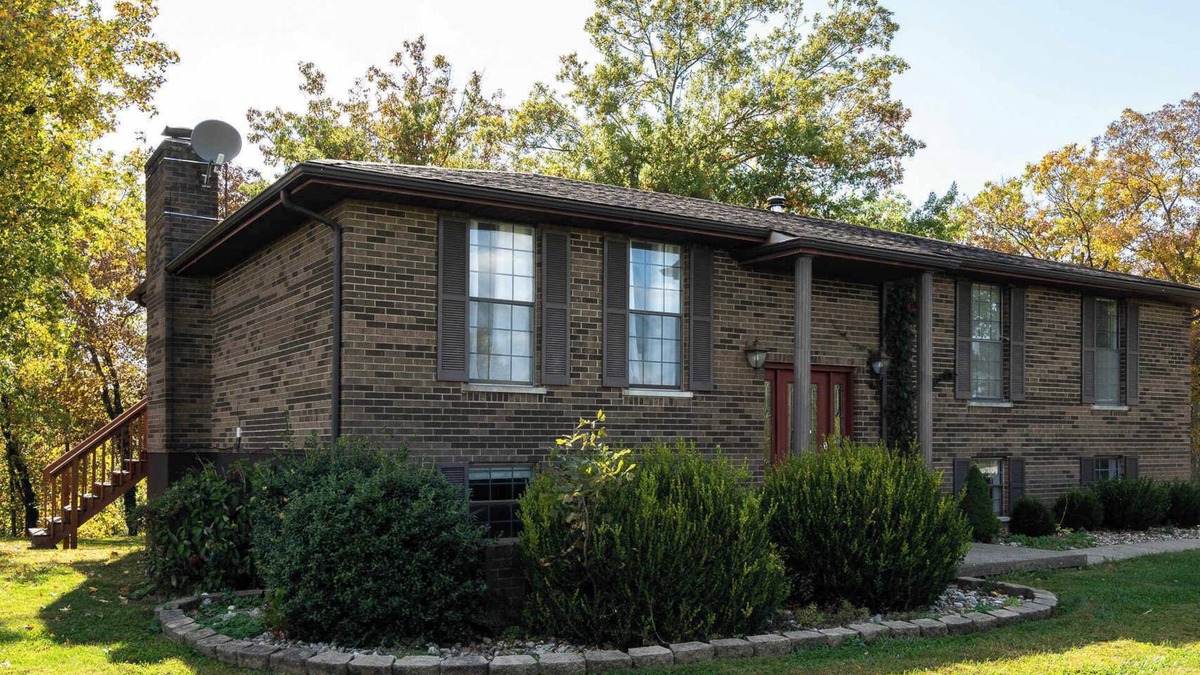 Williamstown House | Woodland Patio - Near Ark Encounter: Sleeps 12