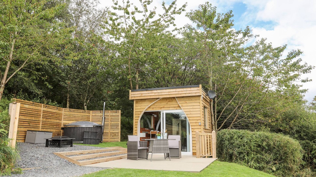 Corwen Cottage | WOODLAND POD, pet friendly, country holiday cottage in Corwen