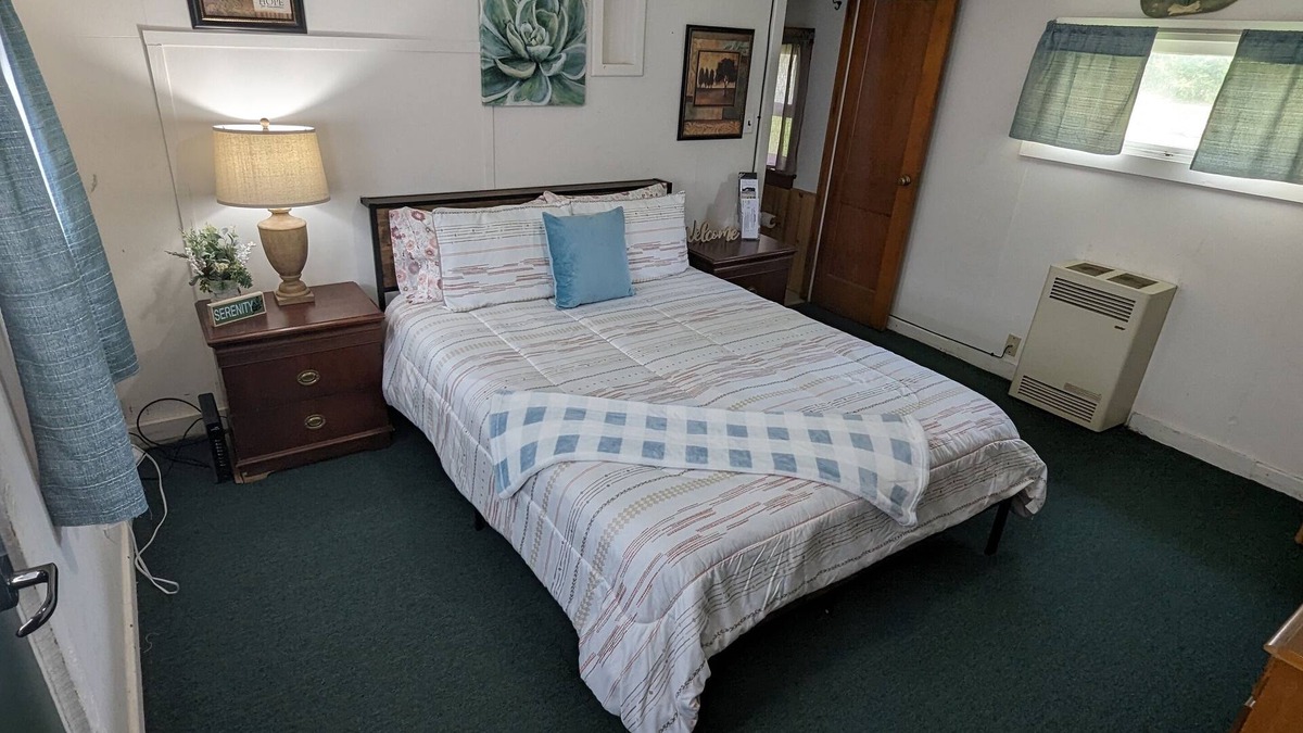 Coudersport Cabin | Woodland Retreat: A Rare Cabin by the Seaside l Sleep 2