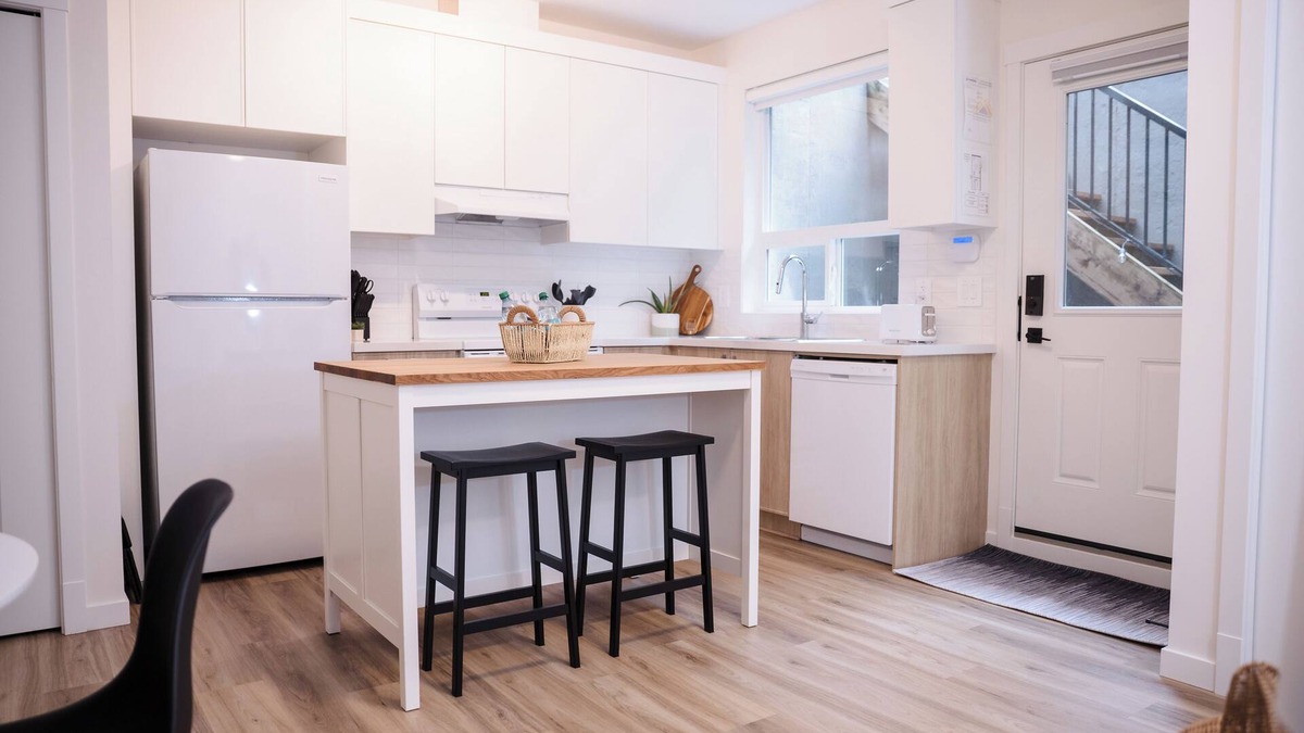 Maple Ridge House | Woodland Retreat - Family Friendly 1 Br Suite