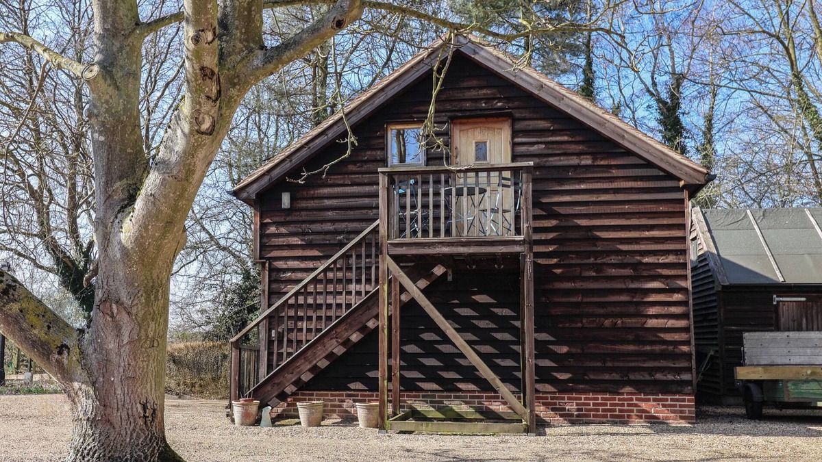 Woodbridge Cottage | WOODLAND RETREAT LODGE, pet friendly, with a garden in Laxfield