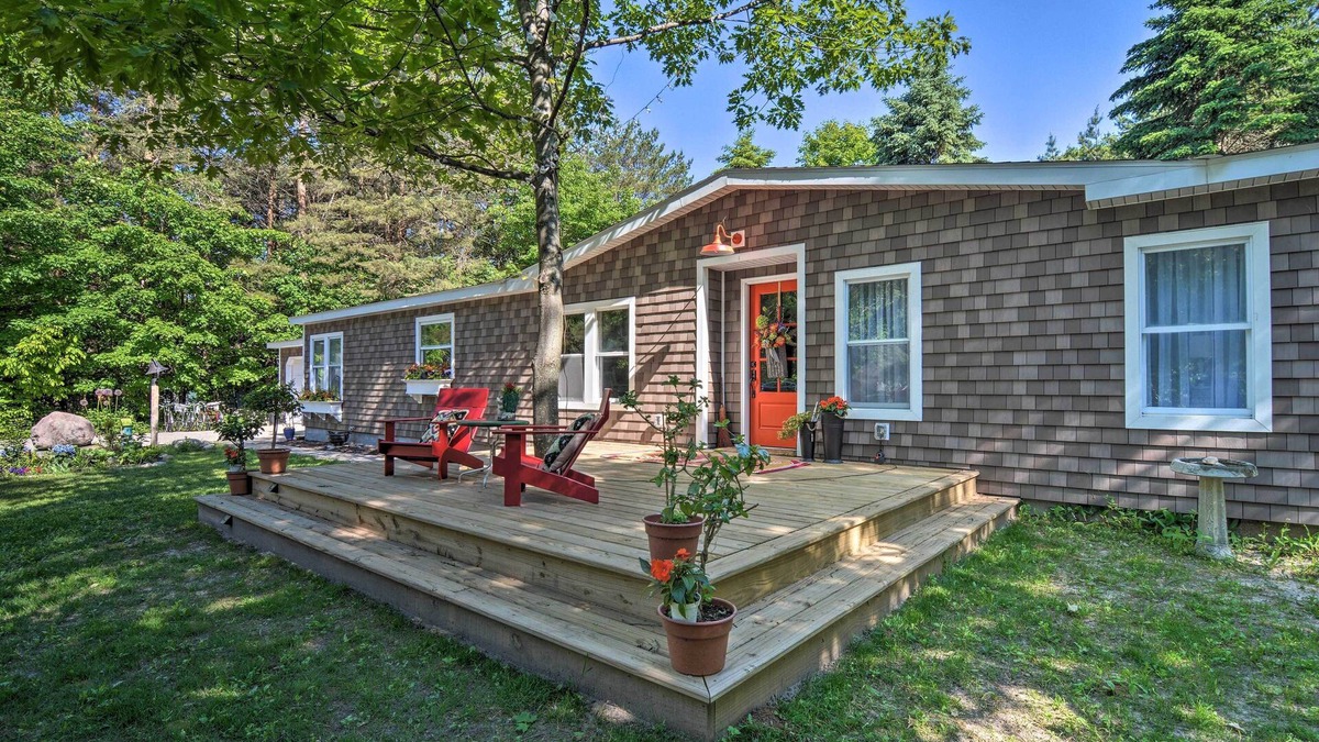 Good Hart House | Woodland Retreat: Near Trails, Golf & Wineries!