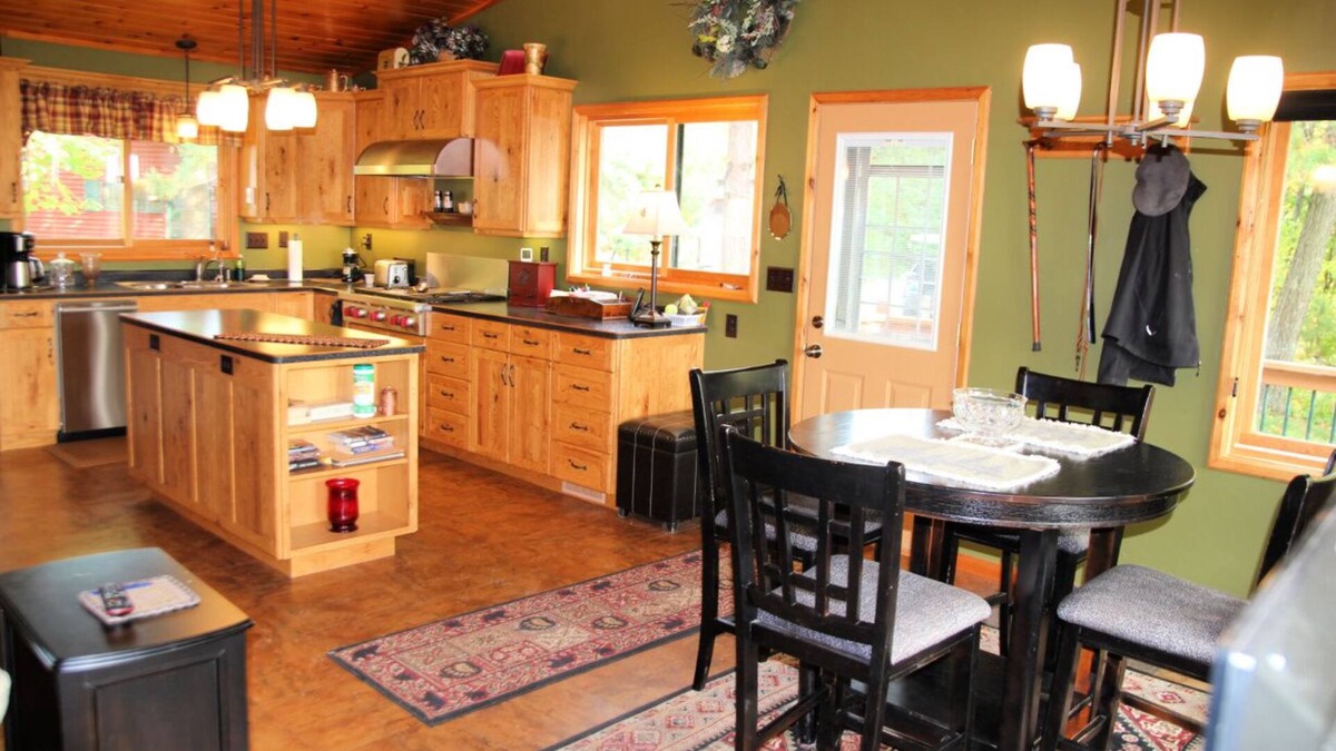 Markville Cabin | Woodland Trails Cabin on 130 acres with wildlife and miles of private trails