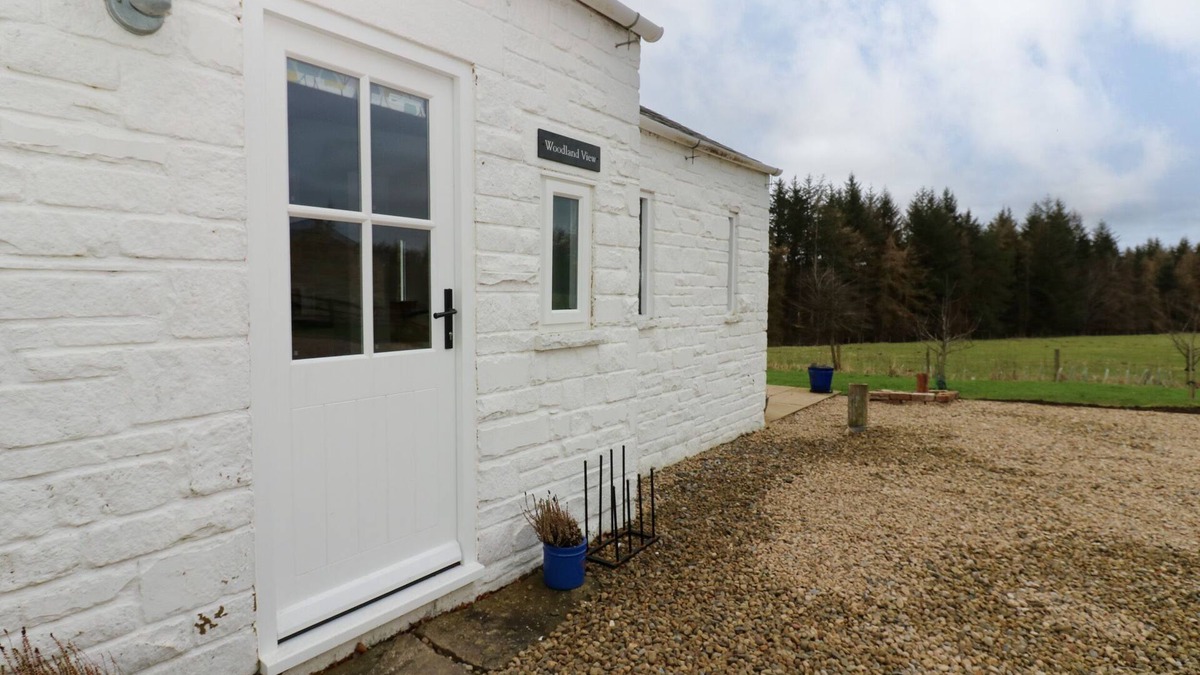 Bishop Auckland Cottage | WOODLAND VIEW, romantic, with a garden in Barnard Castle