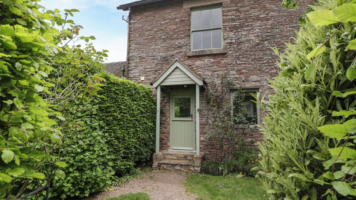 Little Cowarne Cottage | WOODLANDS COTTAGE, pet friendly, character holiday cottage in Docklow
