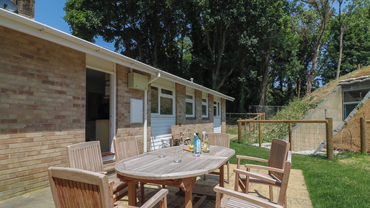 Osmington Cottage | WOODLANDS COTTAGE, pet friendly, country holiday cottage in Ringstead