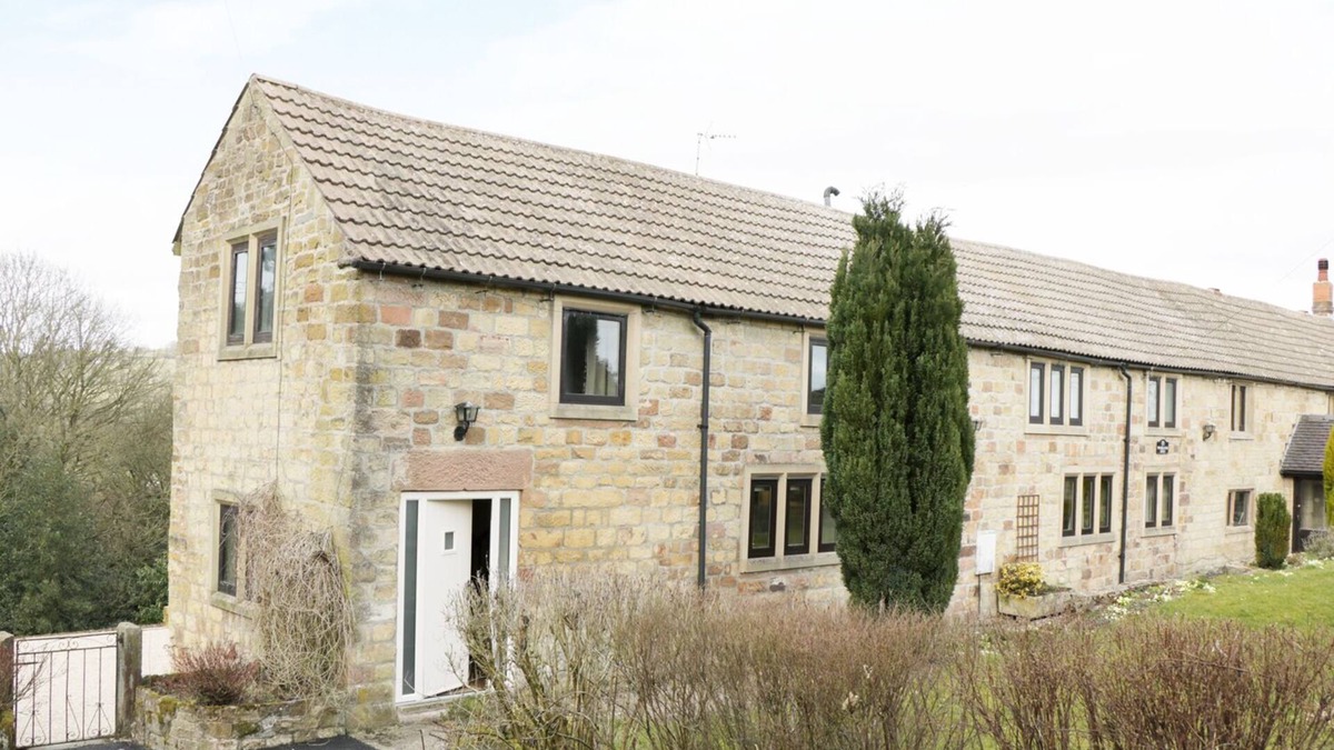 Hulland Ward Cottage | WOODLANDS FARM, family friendly, with open fire in Hulland Ward