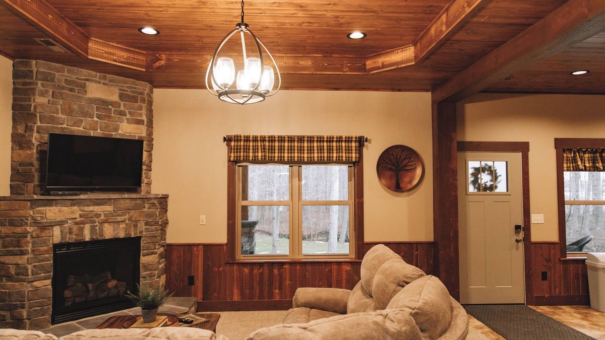 Dundee Cabin | Woodlands & Wildlife Suite: Luxury, Lodge Suite in Amish Country, Ohio