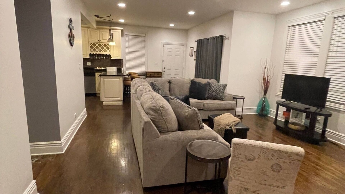 Woodlawn House | Woodlawn Oasis.10 Minutes to Dining & Downtown