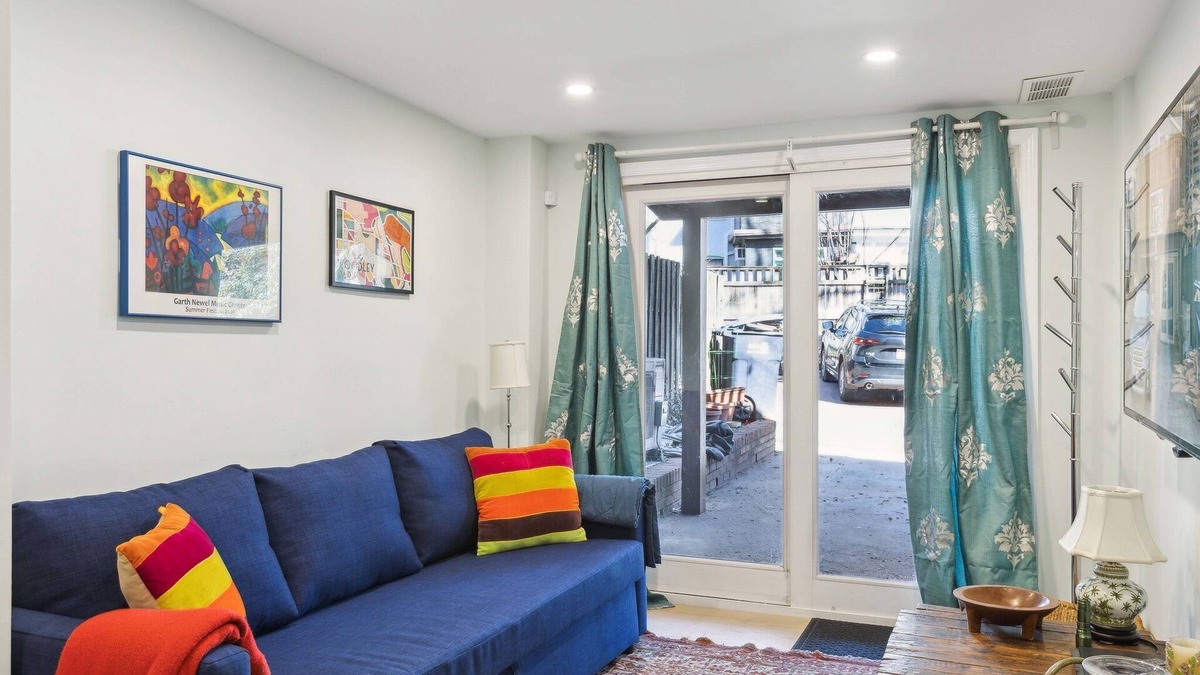 Woodley Park Apartment | Woodley Wayfarer: Walk to Zoo + On Premise Parking