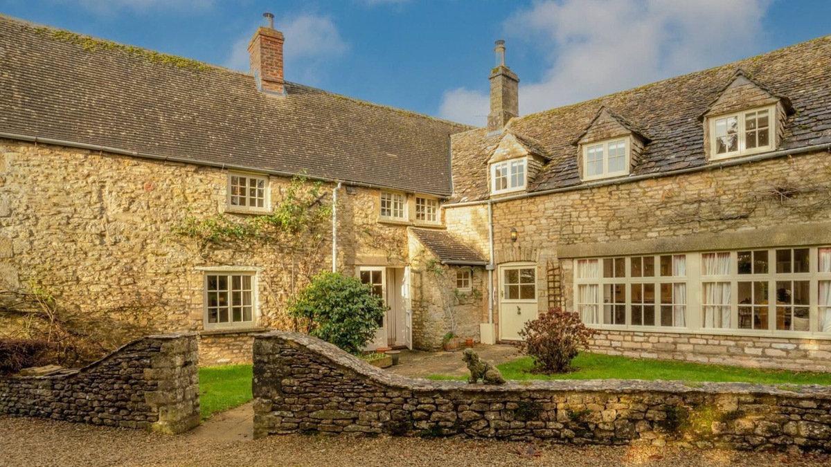 Rendcomb Cottage | Woodmancote Manor Cottage, near Cirencester - sleeps 6 guests in 3 bedrooms