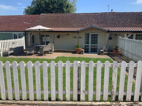 Hartpury House | woodpecker cottage at frog trotters cottages