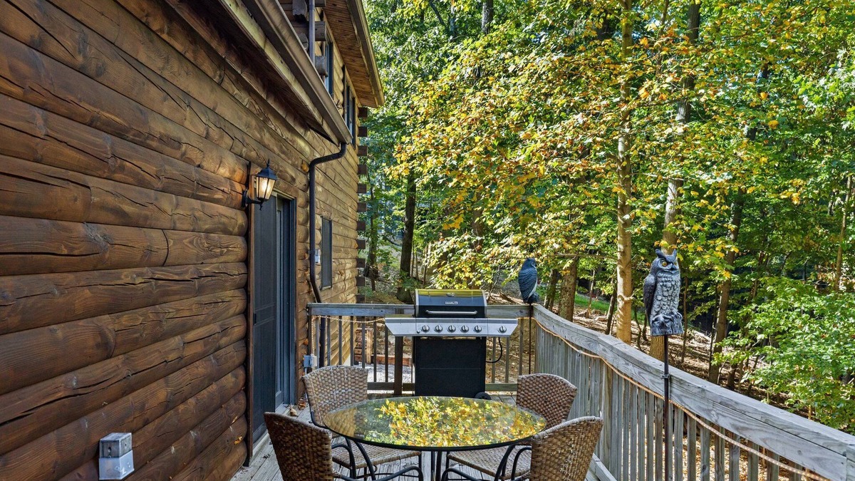Kabletown Cabin | Woodpecker Woods - Cozy Log Cabin w/Hot Tub!