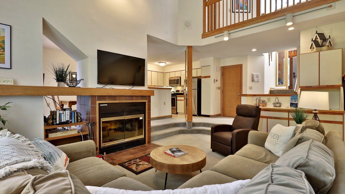 Killington Condo | Woods Resort and Spa: Cozy 2-Bedroom Condo in Killington, VT with Ski, Tennis, and Pool Access