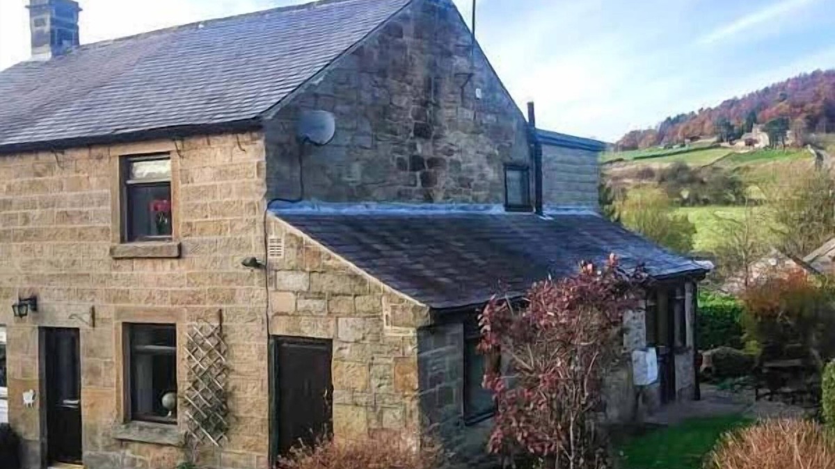 Tansley Cottage | WOODS VIEW COTTAGE, pet friendly, with open fire in Tansley