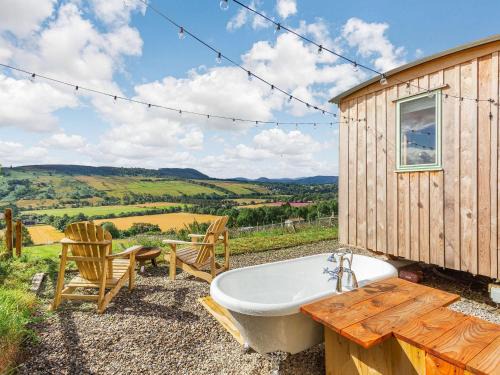 Heights of Achterneed House | Woodside Hut 1 - Uk36105