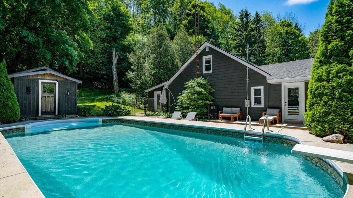 Meaford Cottage | Woodski Retreat w/Heated Pool on 3+ Private Acres