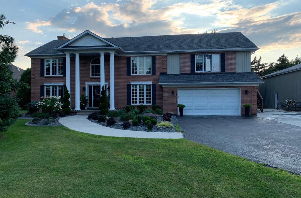Lakeshore House | Woodslee Bed and Breakfast