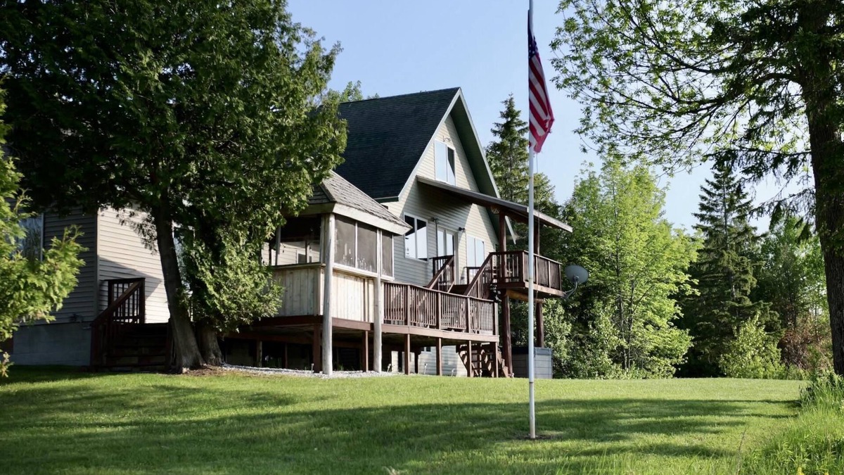 Drummond House | Woodsmoke Lodge on Drummond Island