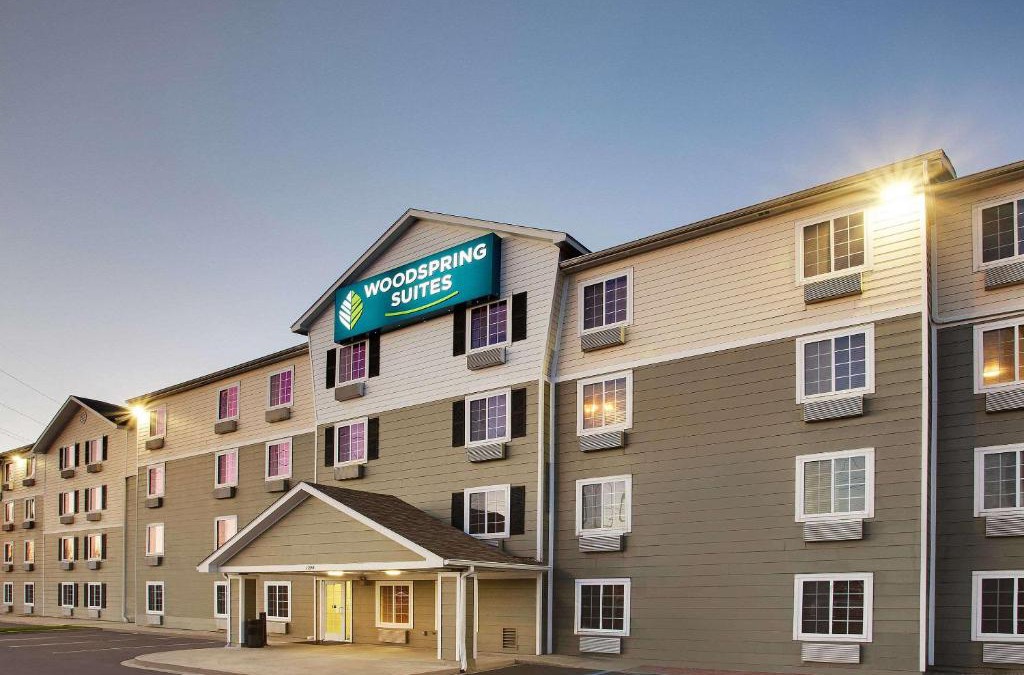 Broadmoor Hotel | WoodSpring Suites Baton Rouge East I-12