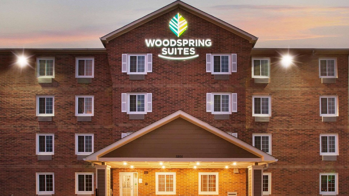 West Columbus Hotel | WoodSpring Suites Columbus Urbancrest