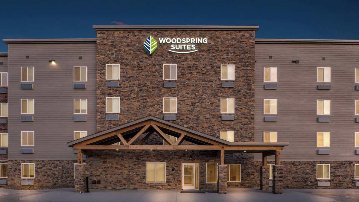 Coralville Hotel | Woodspring Suites Coralville Iowa City