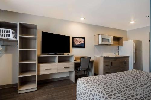 East Paris Hotel | WoodSpring Suites Grand Rapids Kentwood