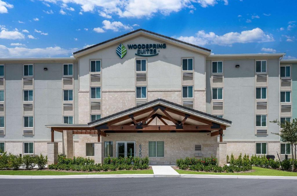 West Palm Beach Hotel | WoodSpring Suites West Palm Beach
