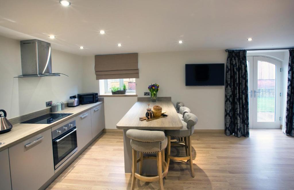 Astbury House | Woodspurge Cottage, Drift House Holiday Cottages