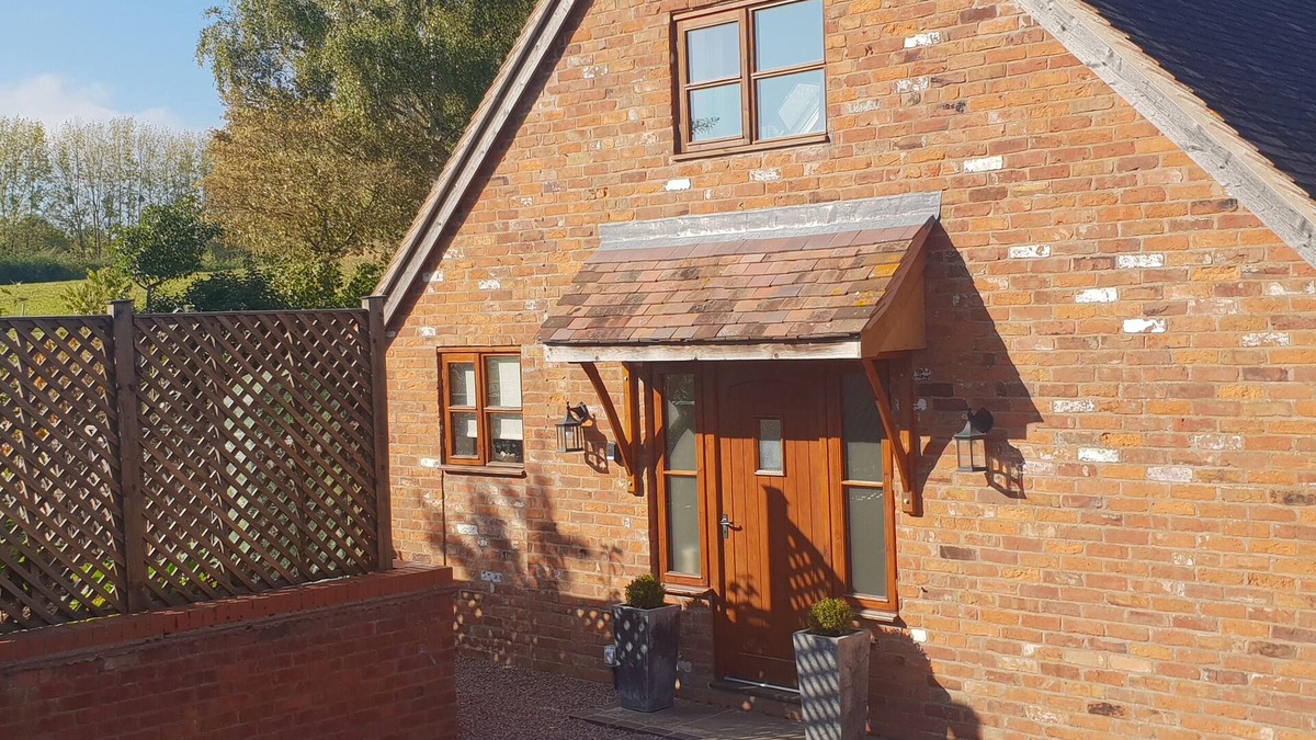 Alfrick Cottage | WOODSTOCK LODGE, romantic, with open fire in Suckley