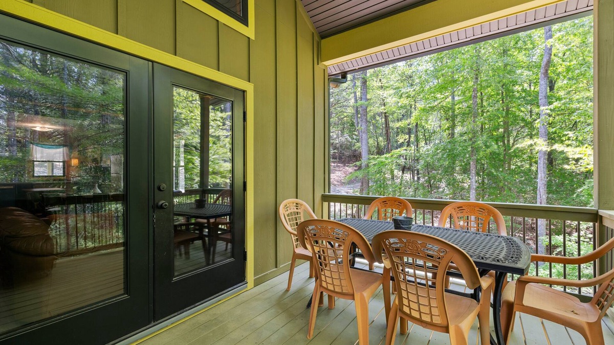 Horse Shoe Ski Chalet | Woodstock Manor