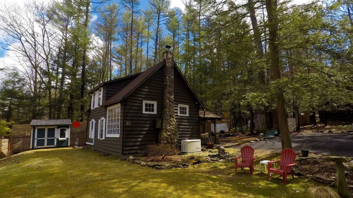 Bearsville House | WOODSTOCK SUMMER CHARMER: HIKING, NATURE, ELEPHANT ART SANCTUARY. AUGUST AVAIL