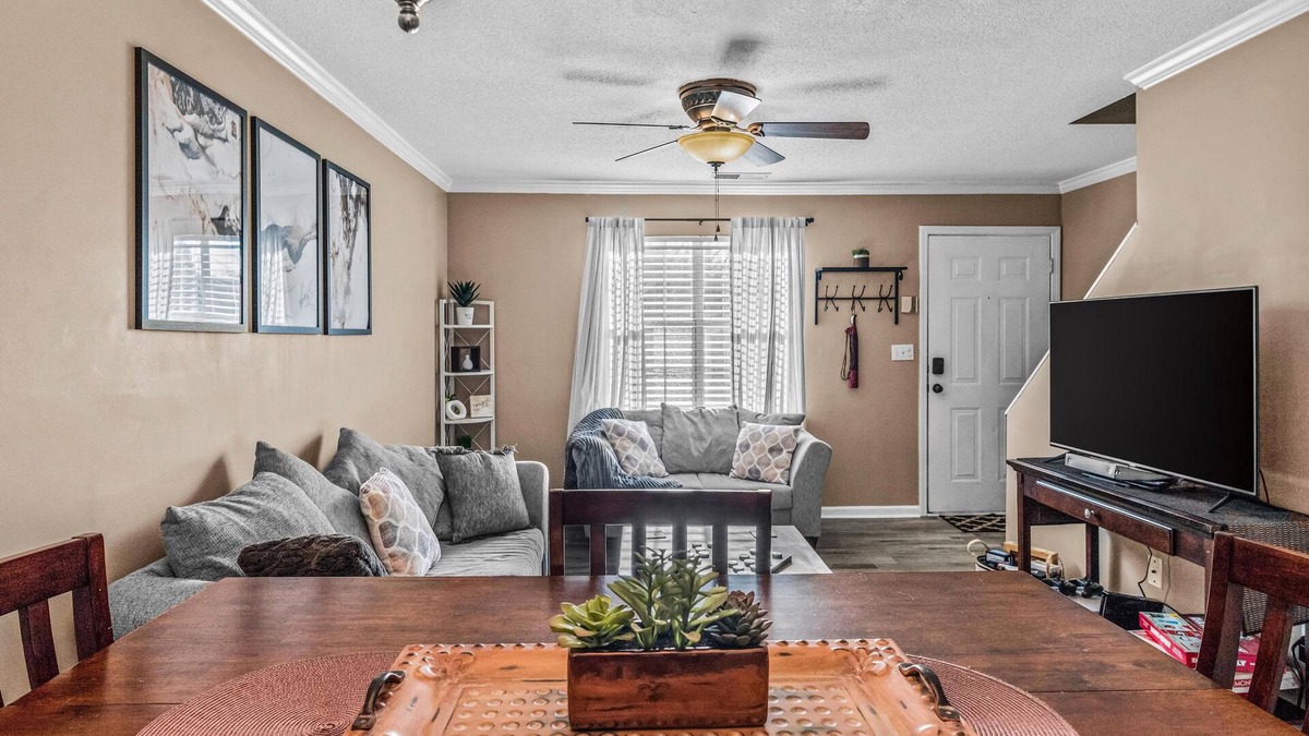 Athens Condo | Woodstone Retreat Condo right next to UGA golf course!