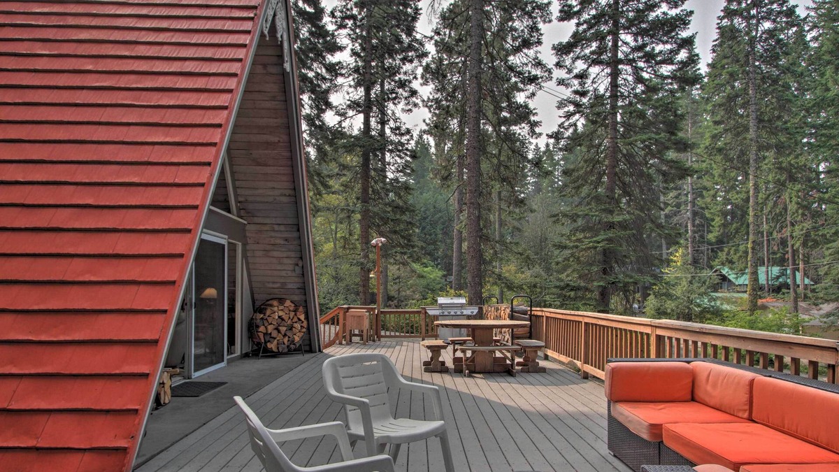 Roslyn Ridge Cabin | Woodsy A-Frame Chalet Half Mile to Cle Elum Lake!