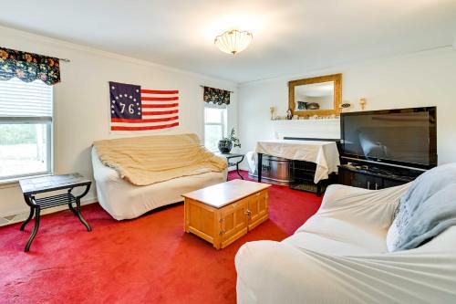 Ballston Spa House | Woodsy Ballston Spa Home 4 Mi to State Park!
