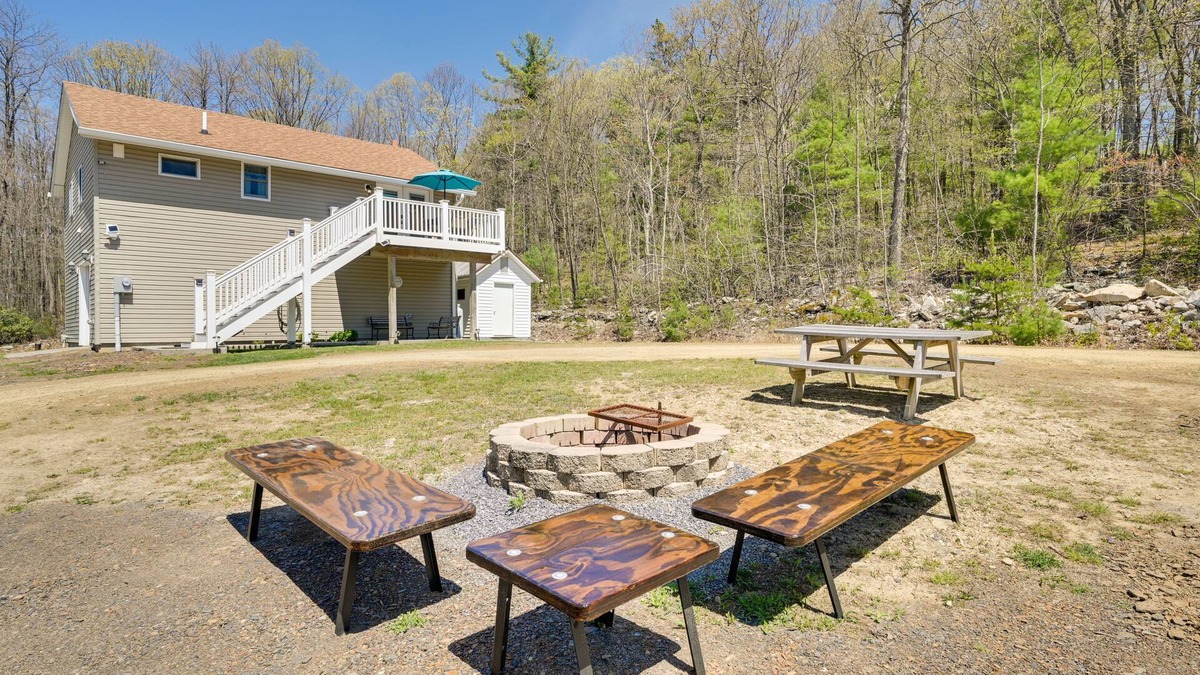 Calvin Apartment | Woodsy Family Retreat 11 Mi to Raystown Lake!