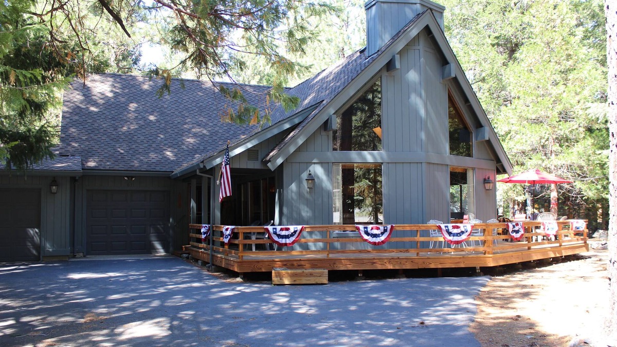 Graeagle House | Woodsy Mountain Cabin - Best Location In Graeagle