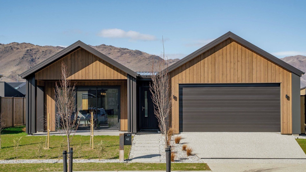 Lowburn House | Wooing Tree Beauty - Cromwell Holiday Home