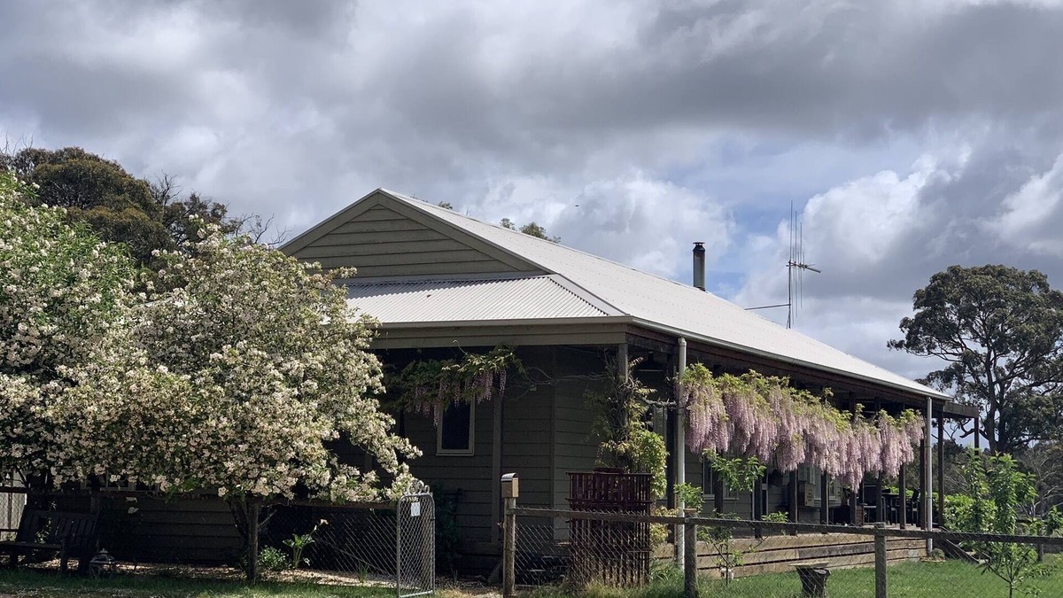 Porcupine Ridge House | Woolly Slopes on Dja Dja Wurrung Country