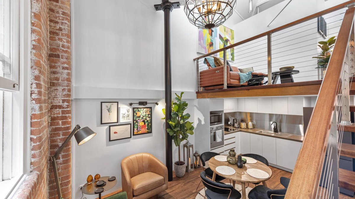 Newstead Apartment | Woolstore Elegance ~ 2Bed/2Bath/1Car ~ Teneriffe