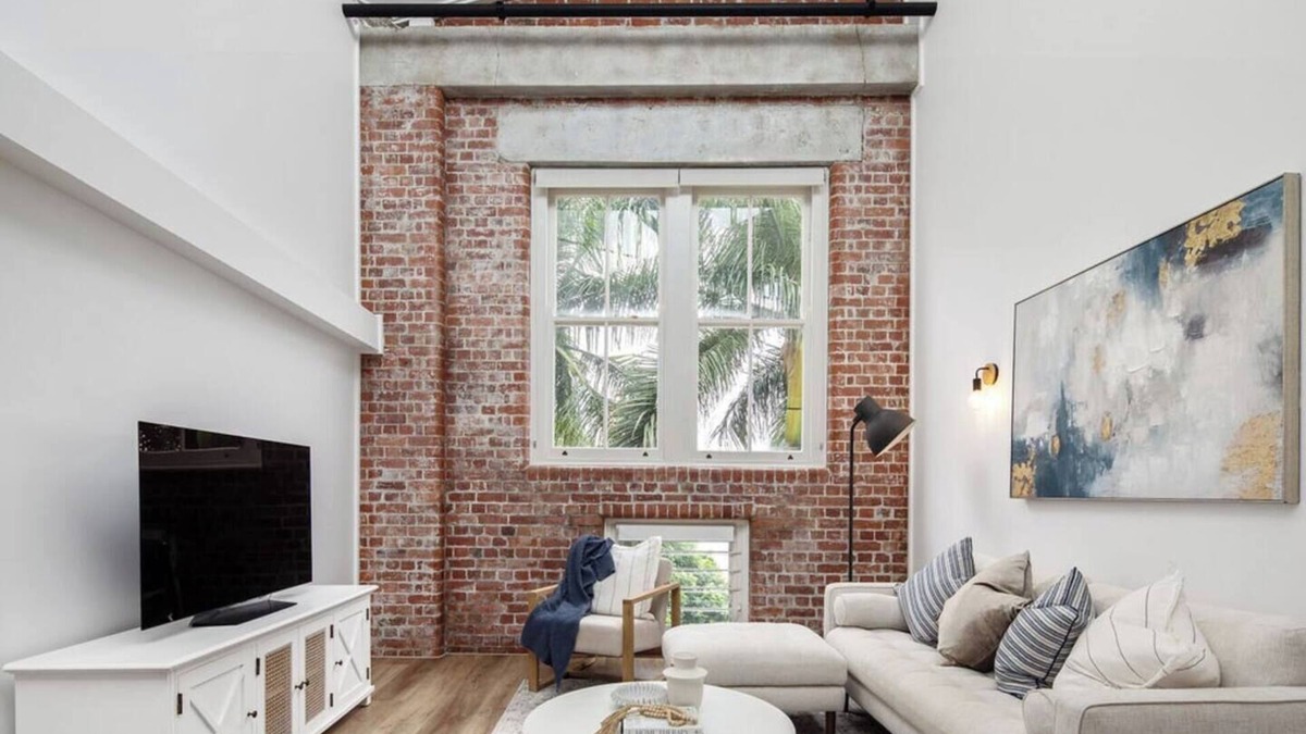 Bulimba Apartment | Woolstore Style! ~ 2Bed/2Bath/1Car ~ Teneriffe