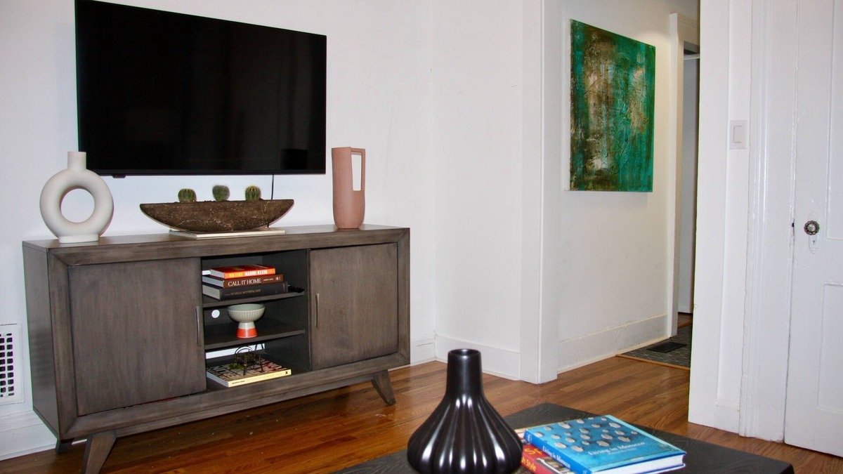 Mill River Apartment | Wooster Gem - Walk to Pizza & Yale! - FREE Parking and Laundry