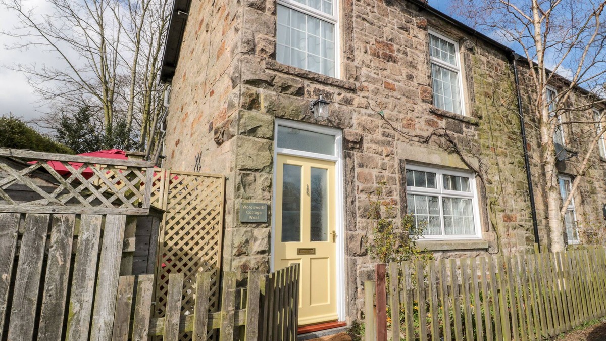 Longframlington Cottage | WORDSWORTH COTTAGE WEST, romantic, with open fire in Longframlington