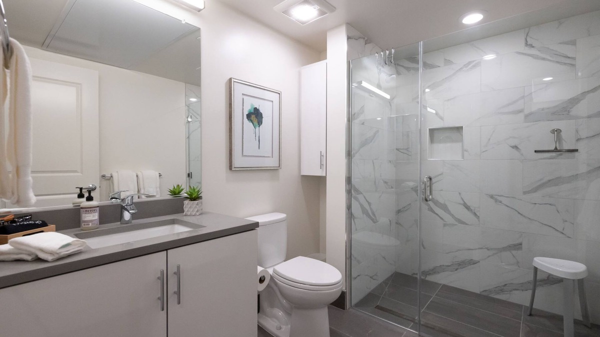 Walnut Creek Apartment | Work Here Secure Elevator Luxe Kitchen & Bath King Bed W/D Gig WiFi